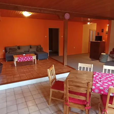 Bydlinska Zahradka Tesikov Lodge